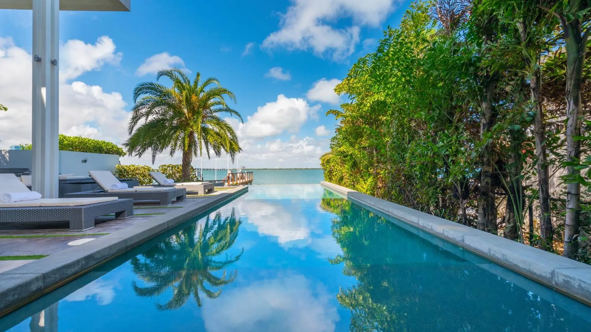 Discover Paradise Your Exclusive Waterfront Escape Villa