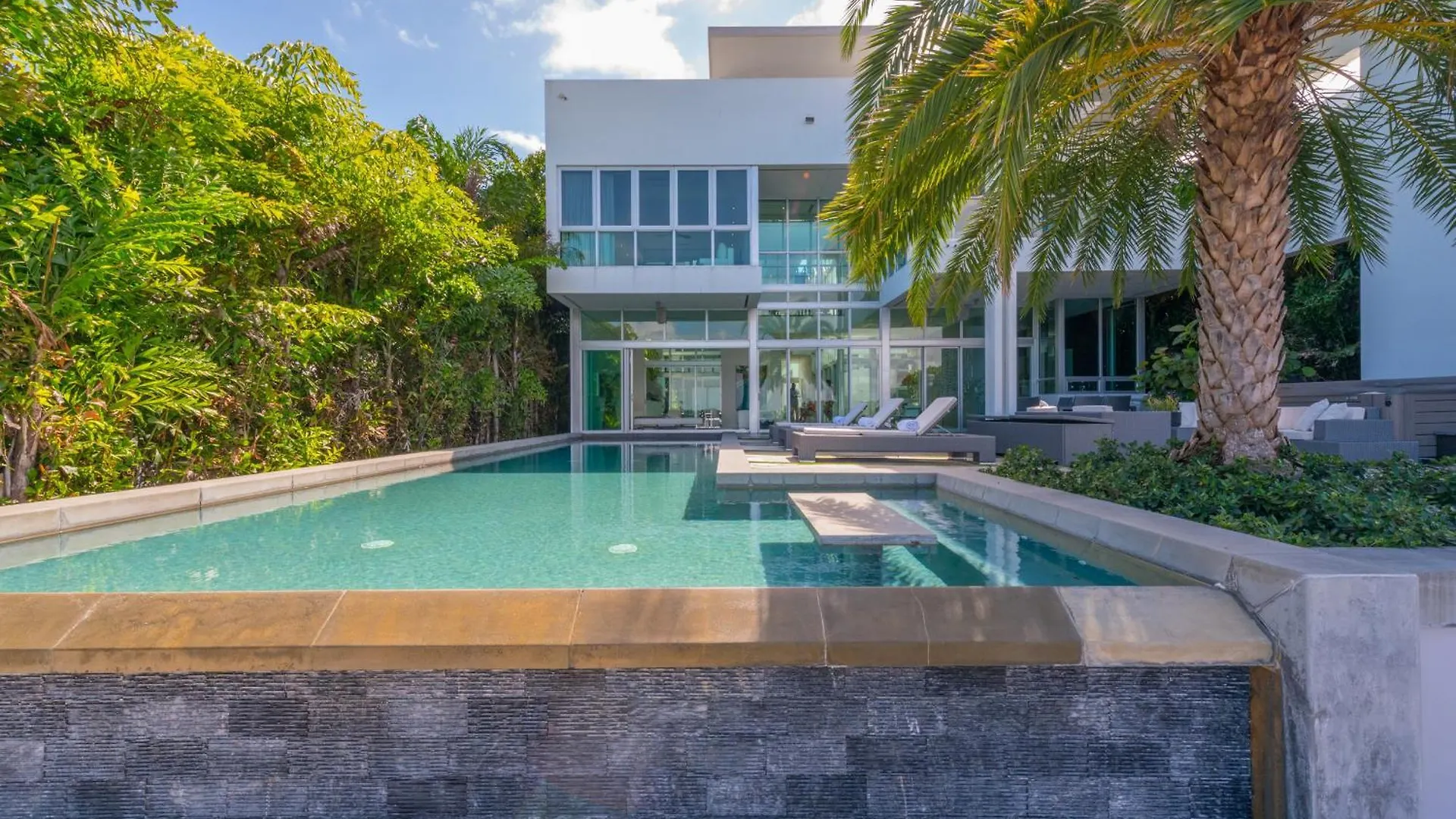 Villa Discover Paradise Your Exclusive Waterfront Escape *