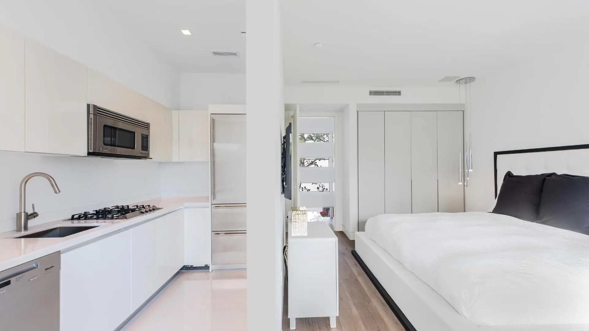Indulge In Waterfront Elegance Your Ultra Luxury Estate Beckons!