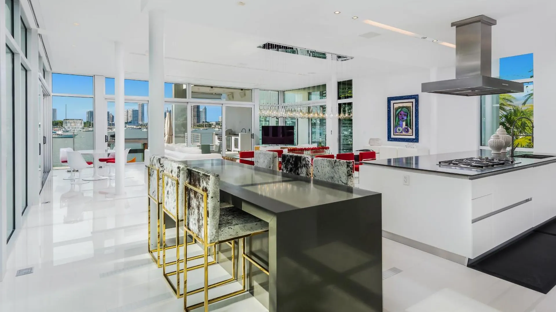 Villa Indulge In Waterfront Elegance Your Ultra Luxury Estate Beckons! Miami