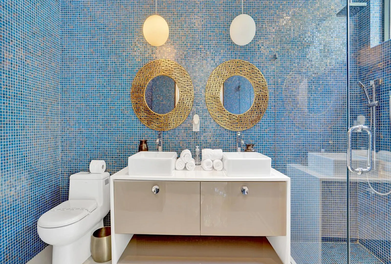 Experience Warmth & Comfort In Our Stylish Balinese Waterfront * Miami