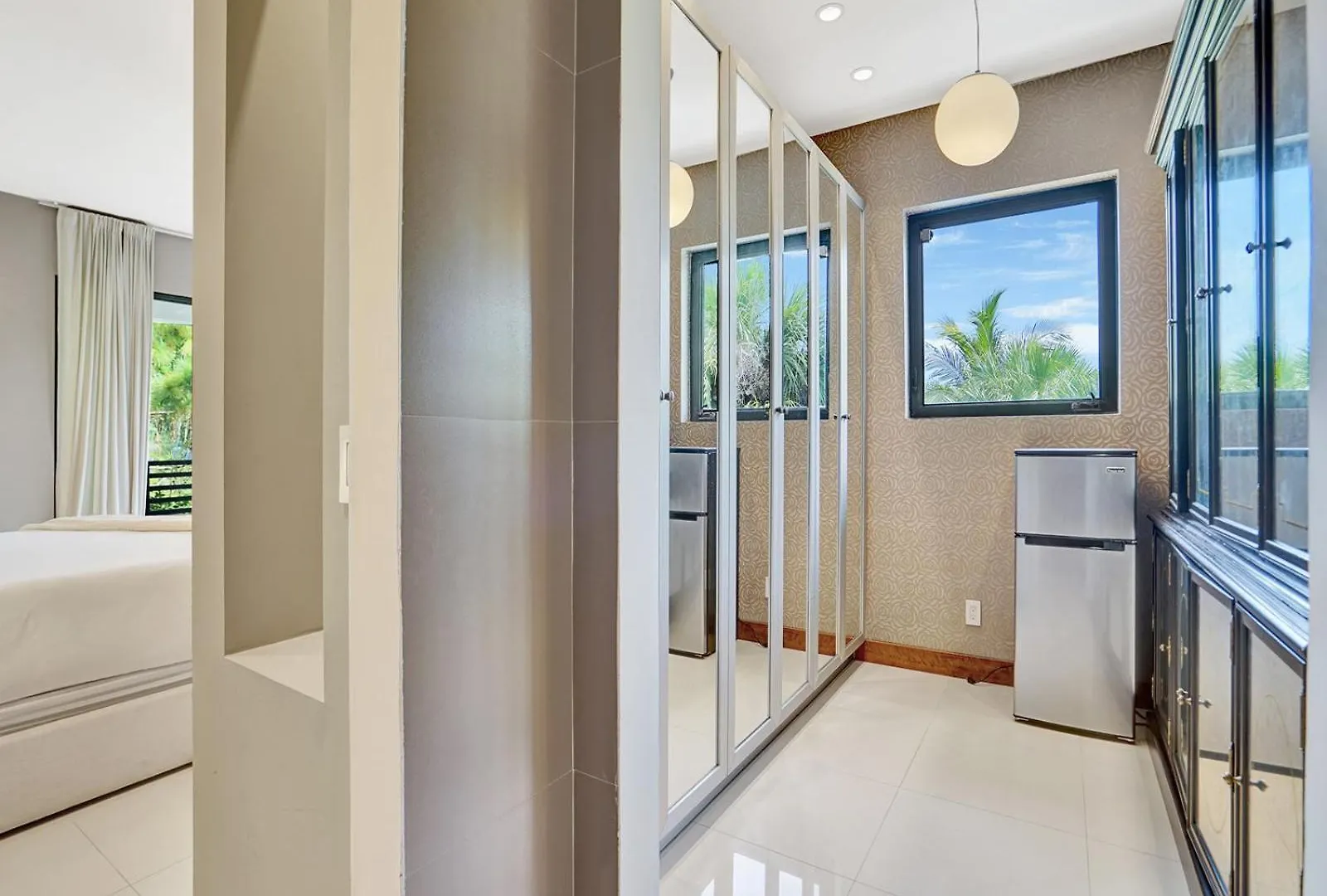 Villa Experience Warmth & Comfort In Our Stylish Balinese Waterfront Miami