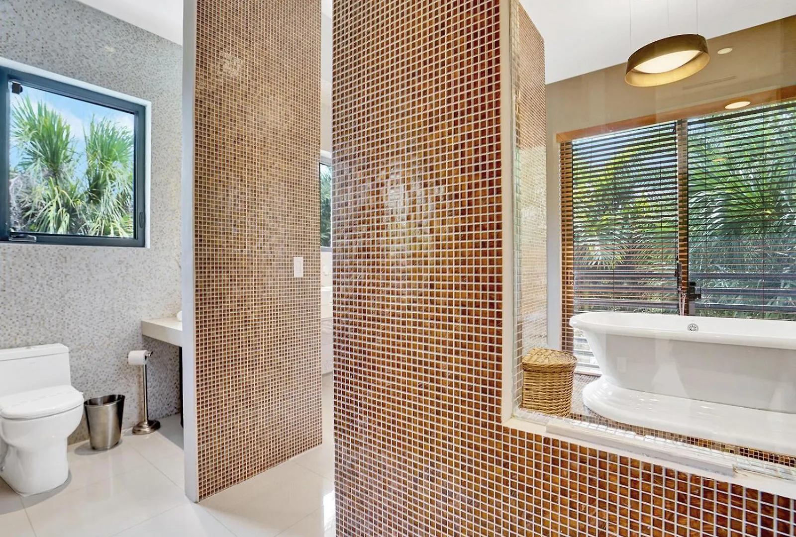 Villa Experience Warmth & Comfort In Our Stylish Balinese Waterfront
