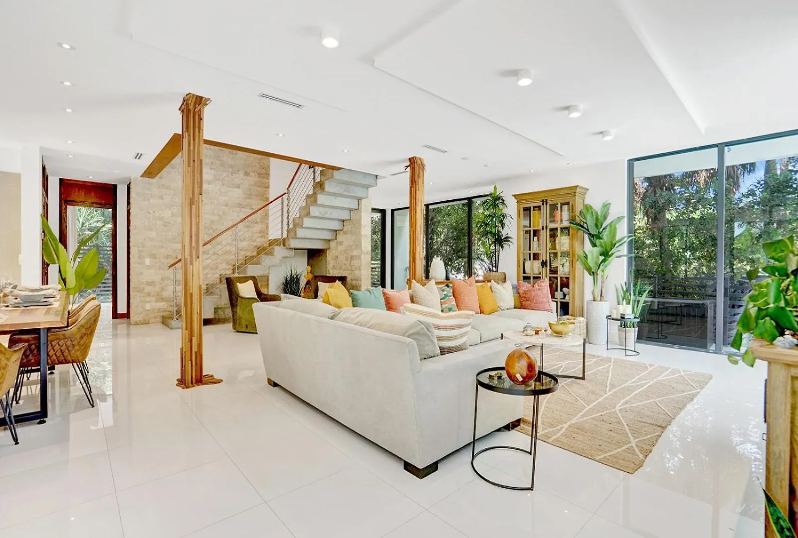 Experience Warmth & Comfort In Our Stylish Balinese Waterfront * Miami