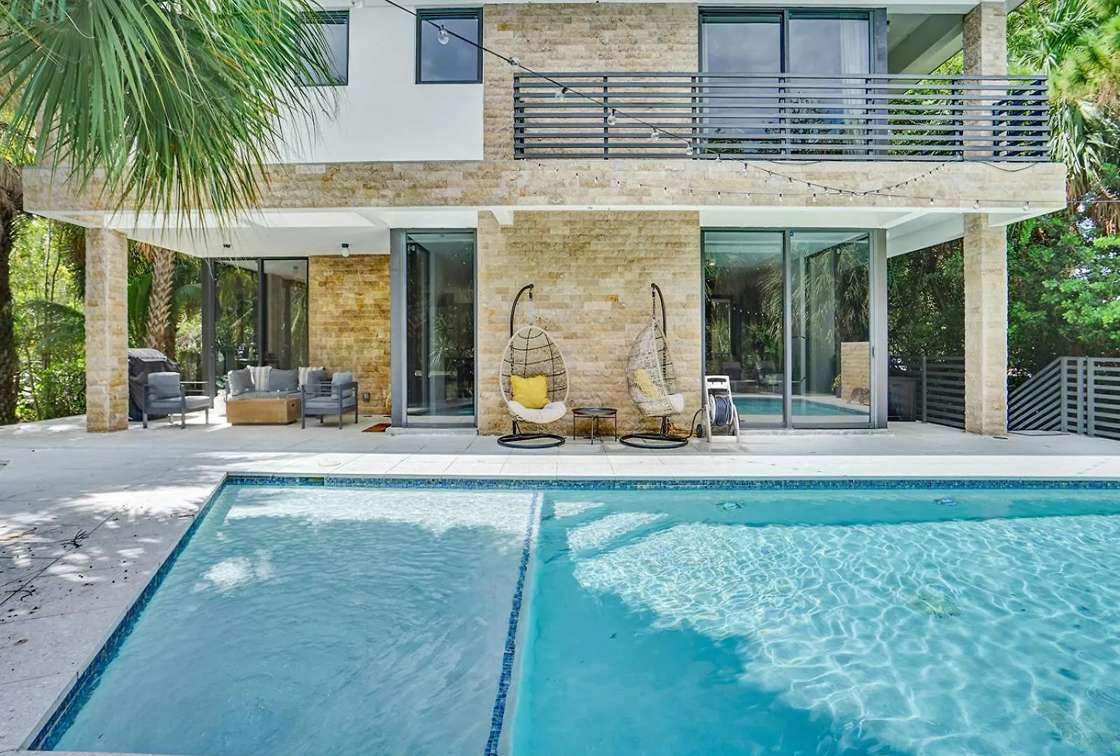 Villa Experience Warmth & Comfort In Our Stylish Balinese Waterfront