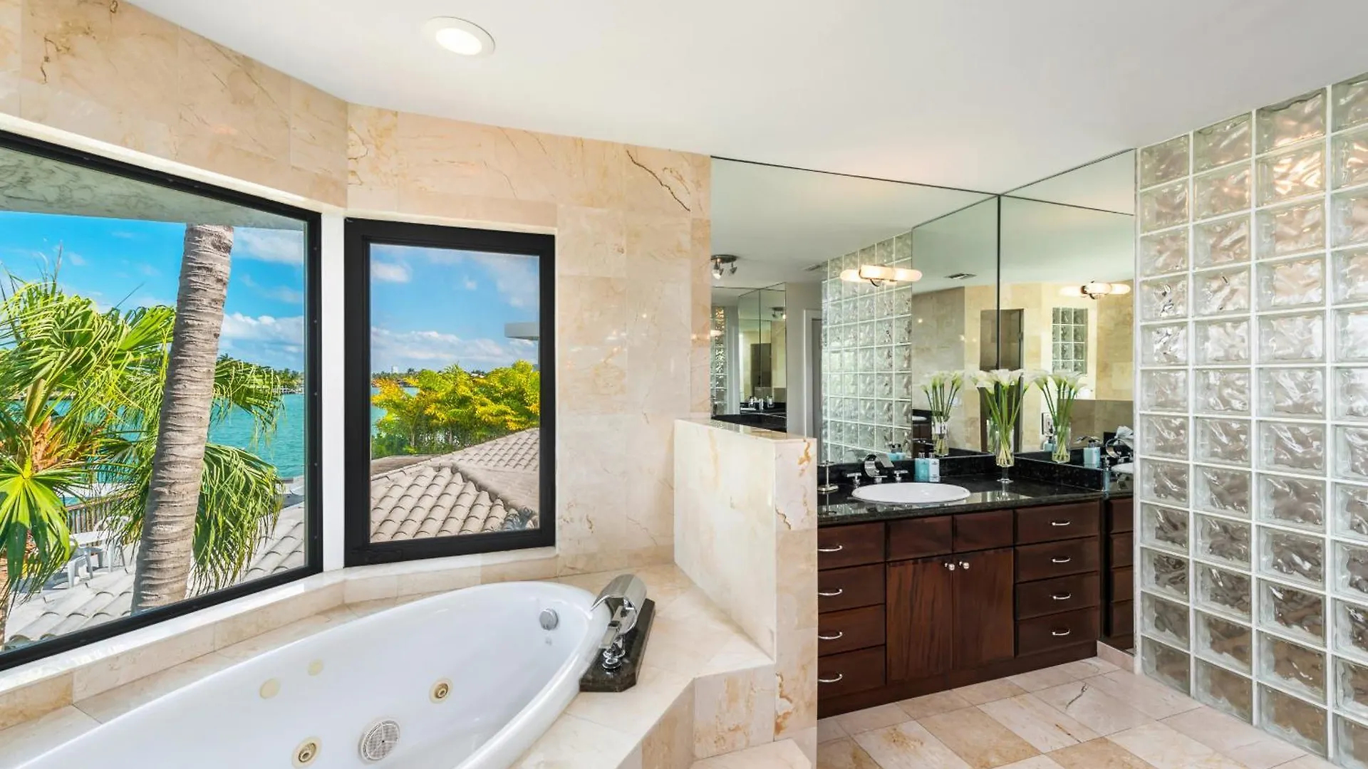 Villa Discover Serenity By The Your Exclusive Escape! Miami