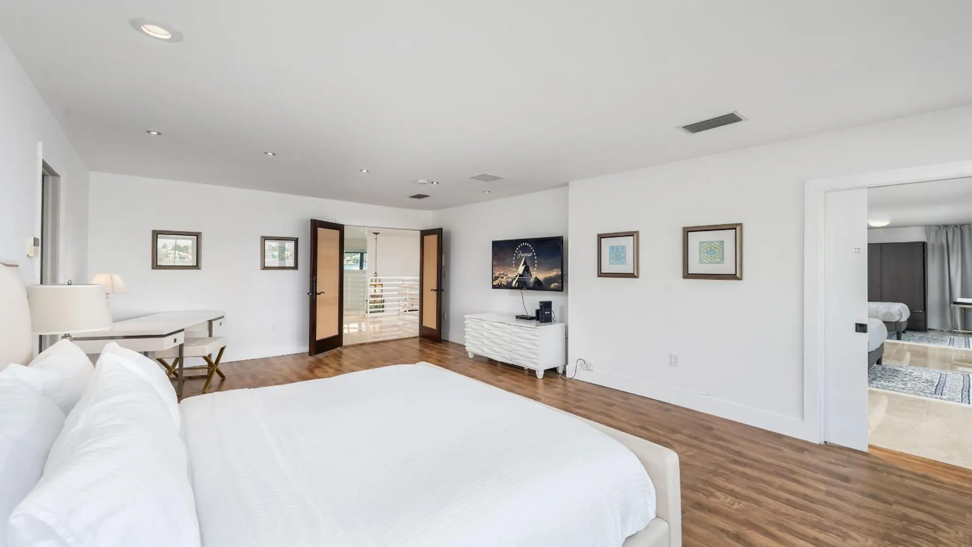 Discover Serenity By The Your Exclusive Escape! Villa Miami