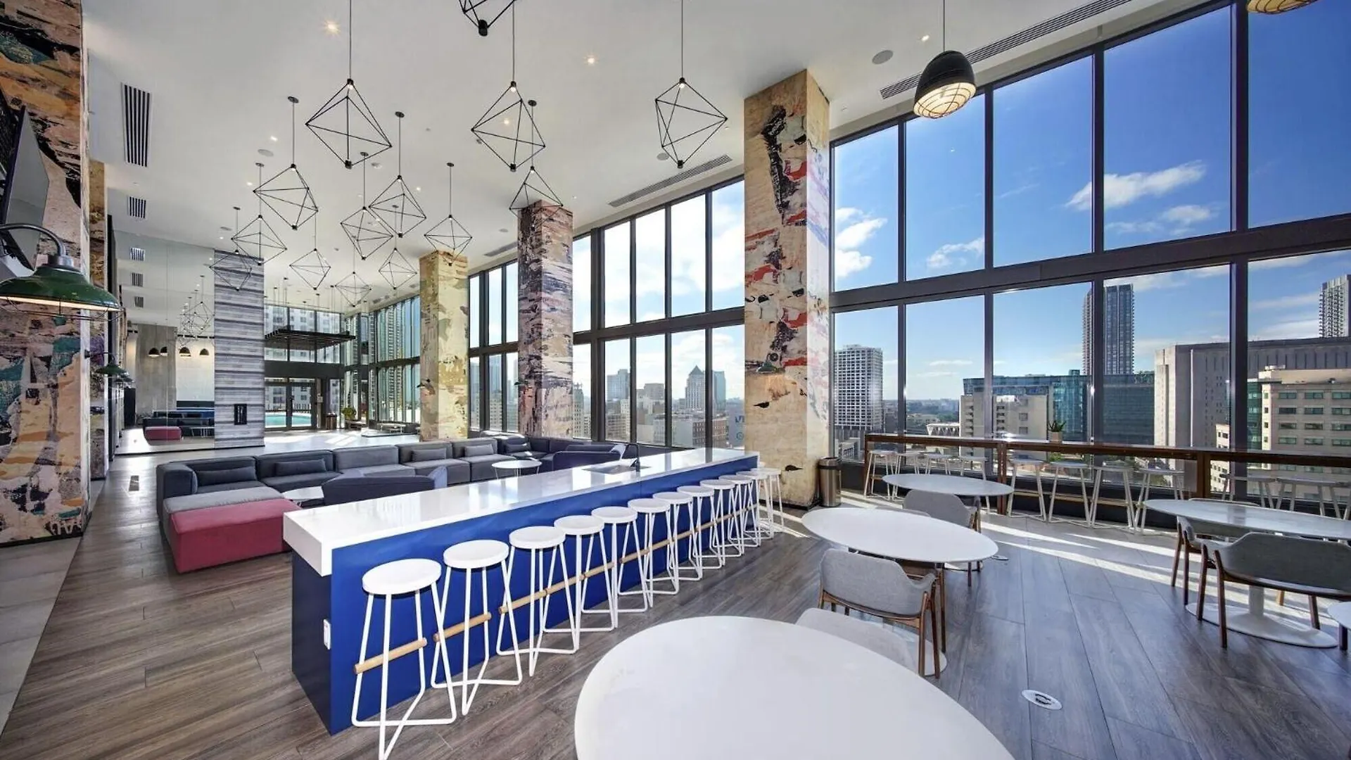 Incredible Unit In The Heart Of Downtown *