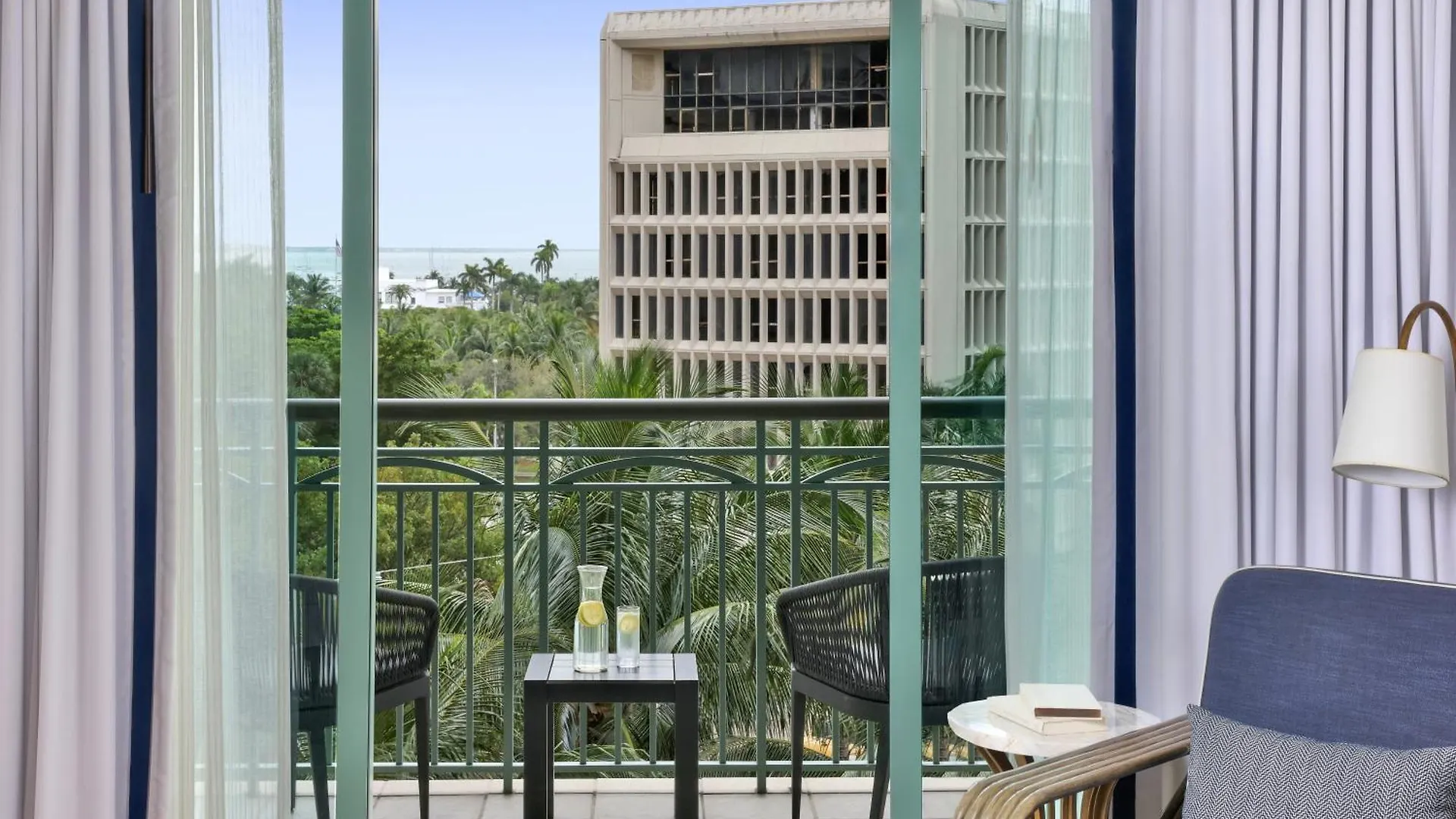 The Ritz-carlton Coconut Grove, Hotel