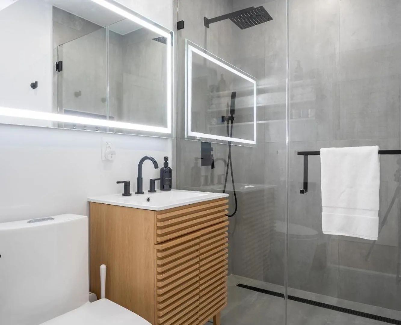 5br Hottubpooltableminigolf 7 Min To Wynwood Miami