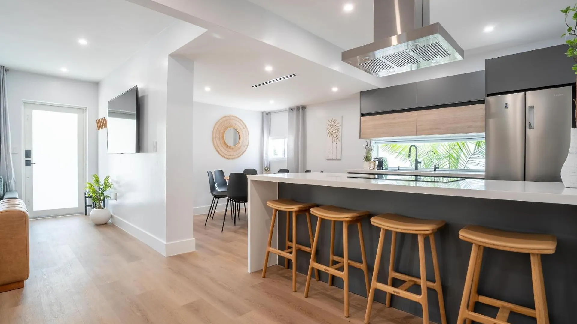 Apartment 5br Hottubpooltableminigolf 7 Min To Wynwood Miami