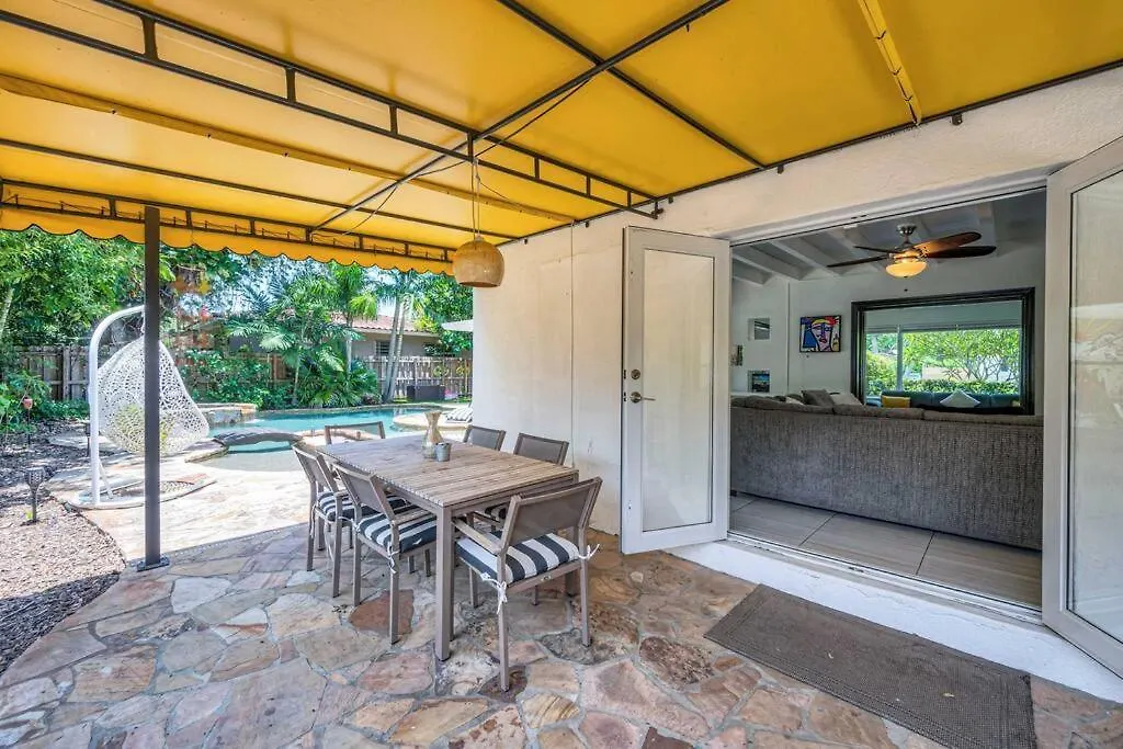 Modern Tropical Pool House North Hot Tub