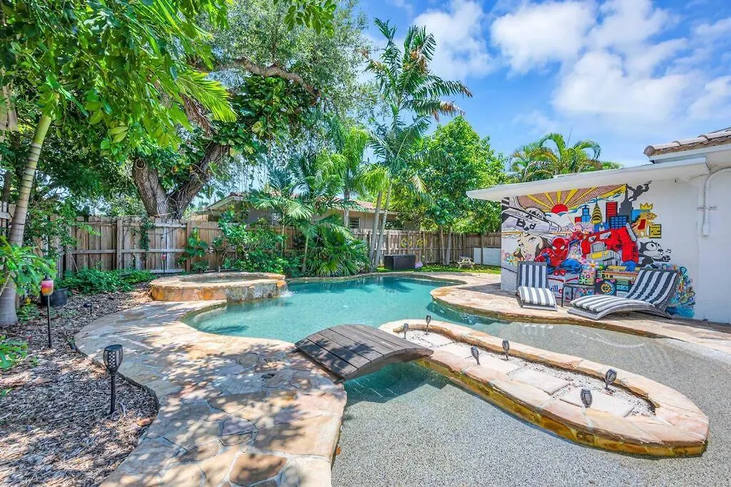 Modern Tropical Pool House North Hot Tub *