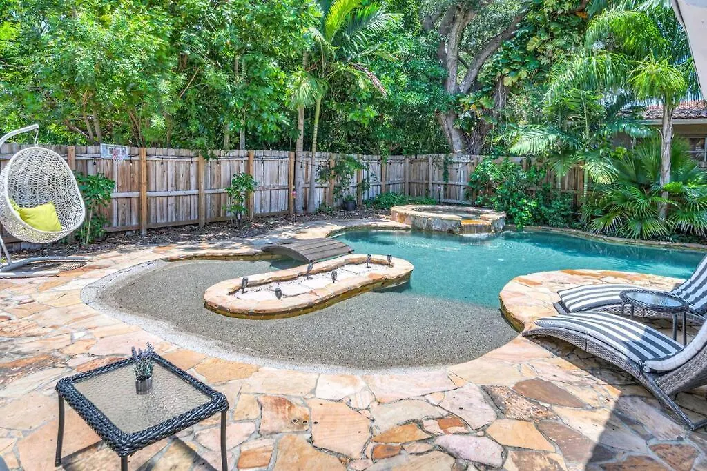 Modern Tropical Pool House North Hot Tub
