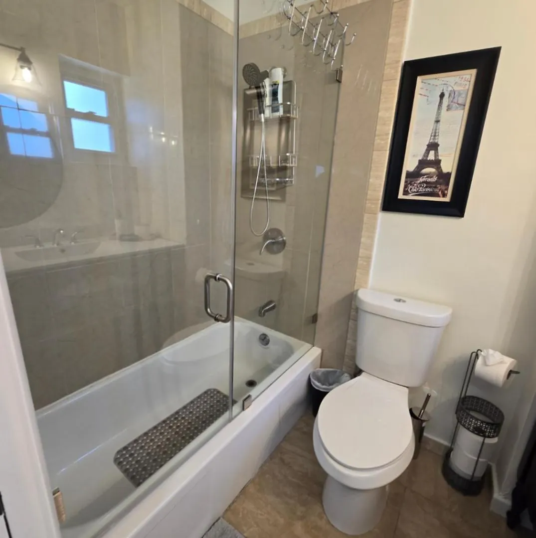 Apartment Luxurious & Spacious Townhouse In Prime Location *