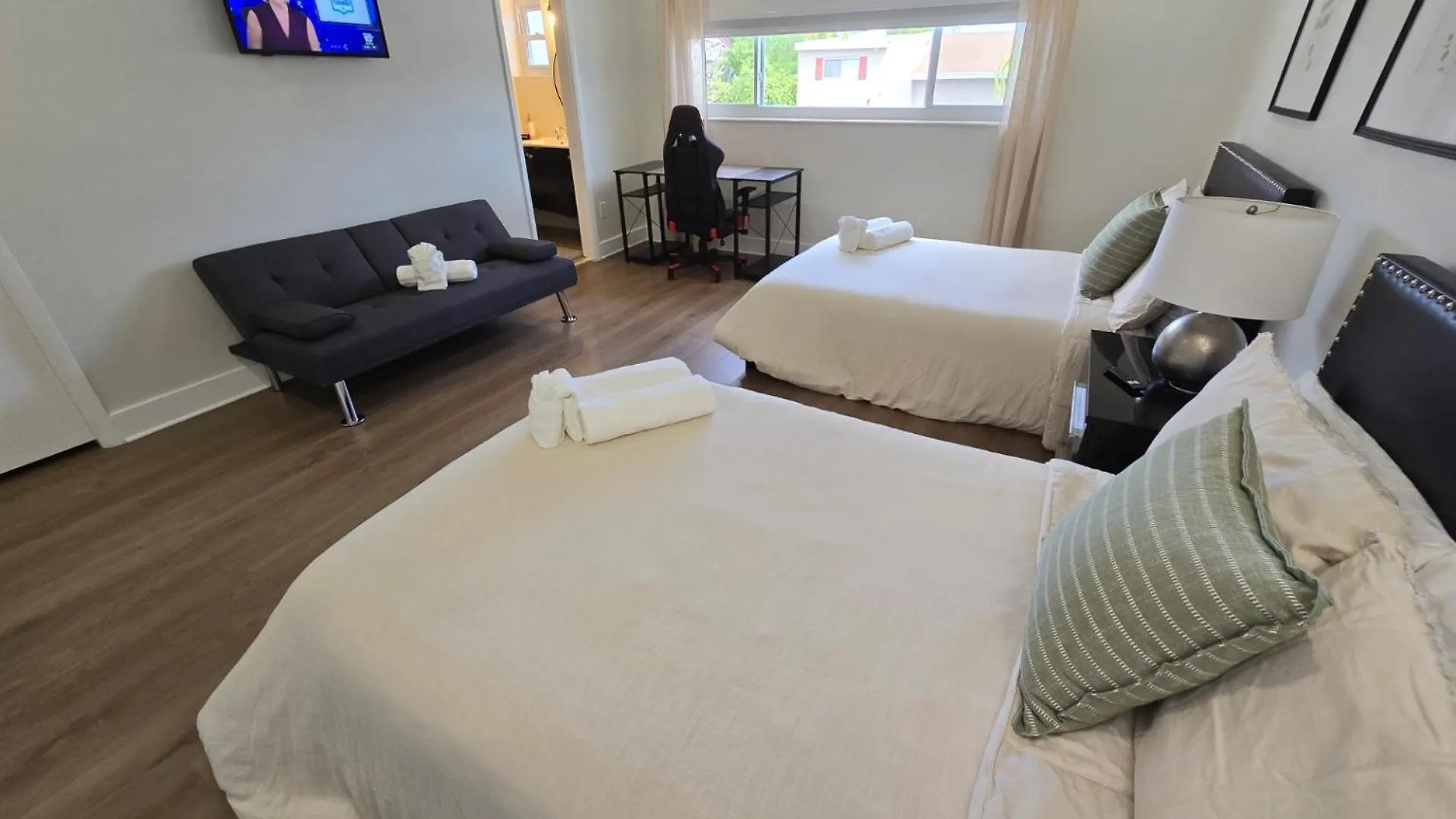 Luxurious & Spacious Townhouse In Prime Location Miami