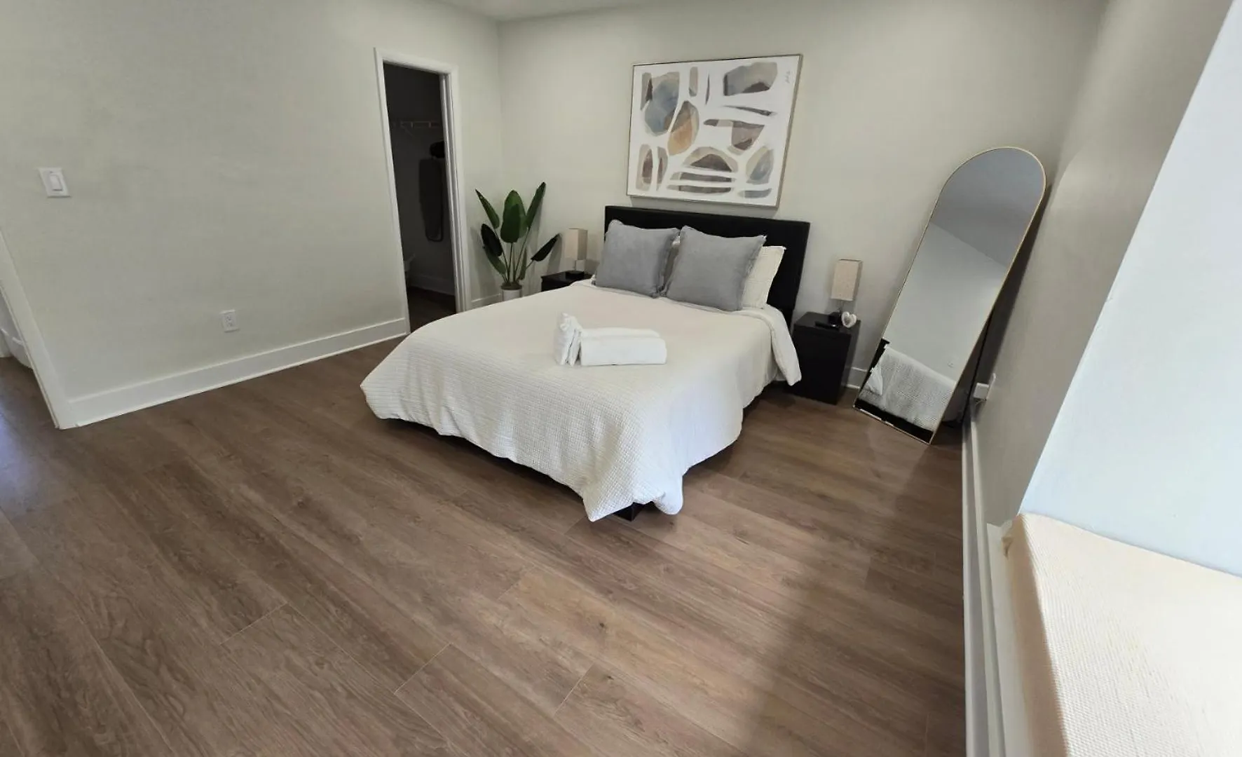 Apartment Luxurious & Spacious Townhouse In Prime Location