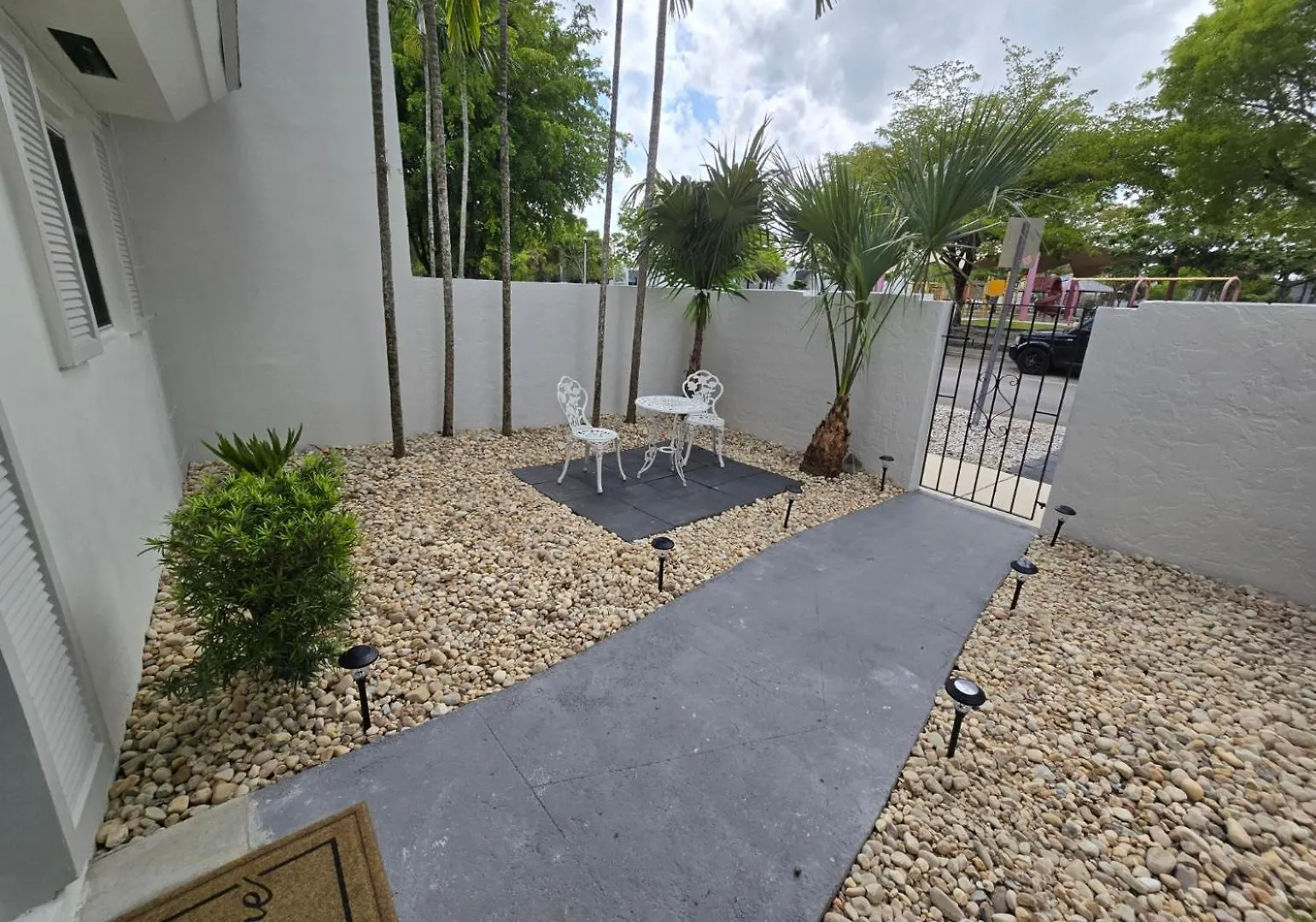 Apartment Luxurious & Spacious Townhouse In Prime Location *