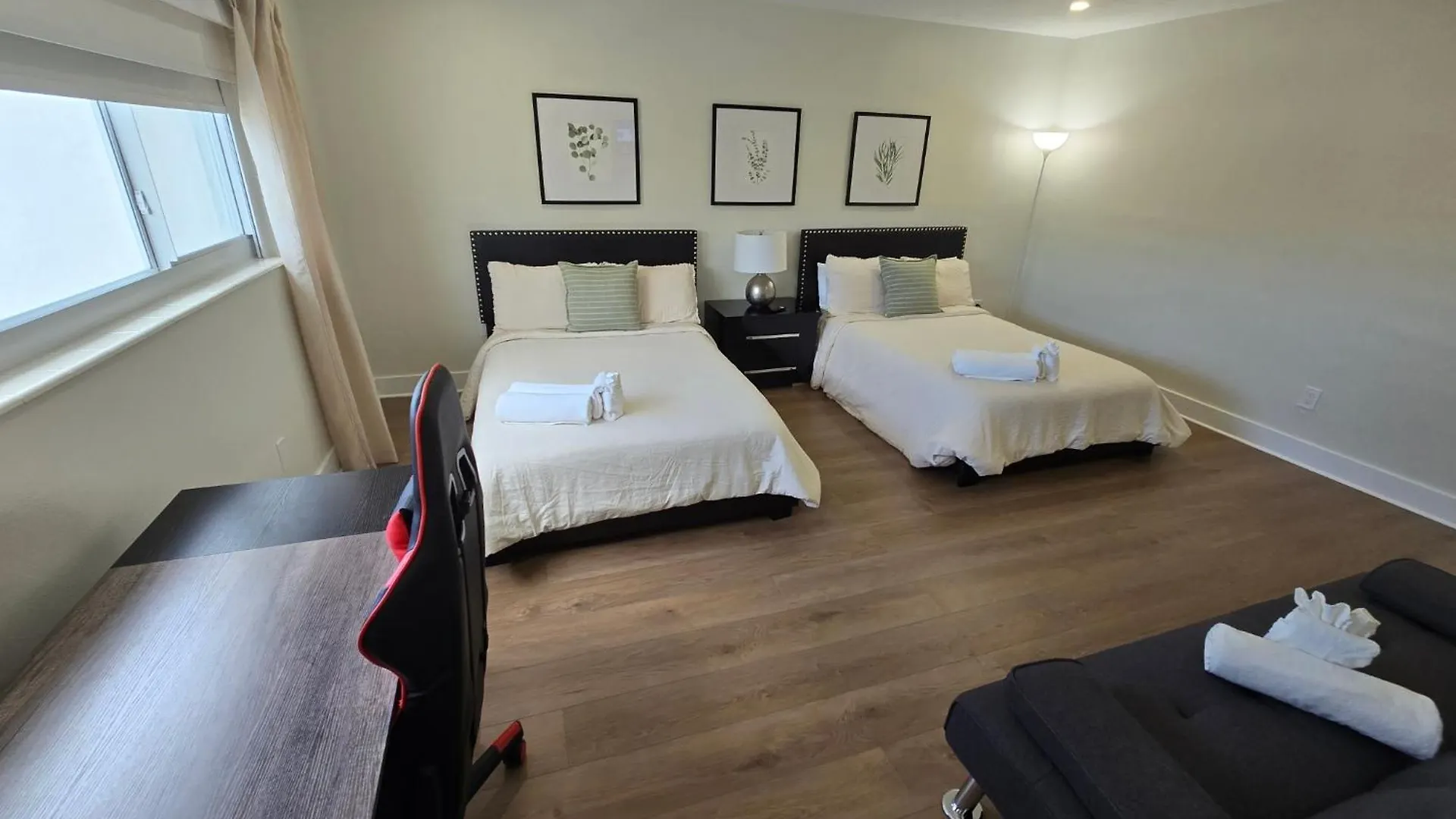 Luxurious & Spacious Townhouse In Prime Location