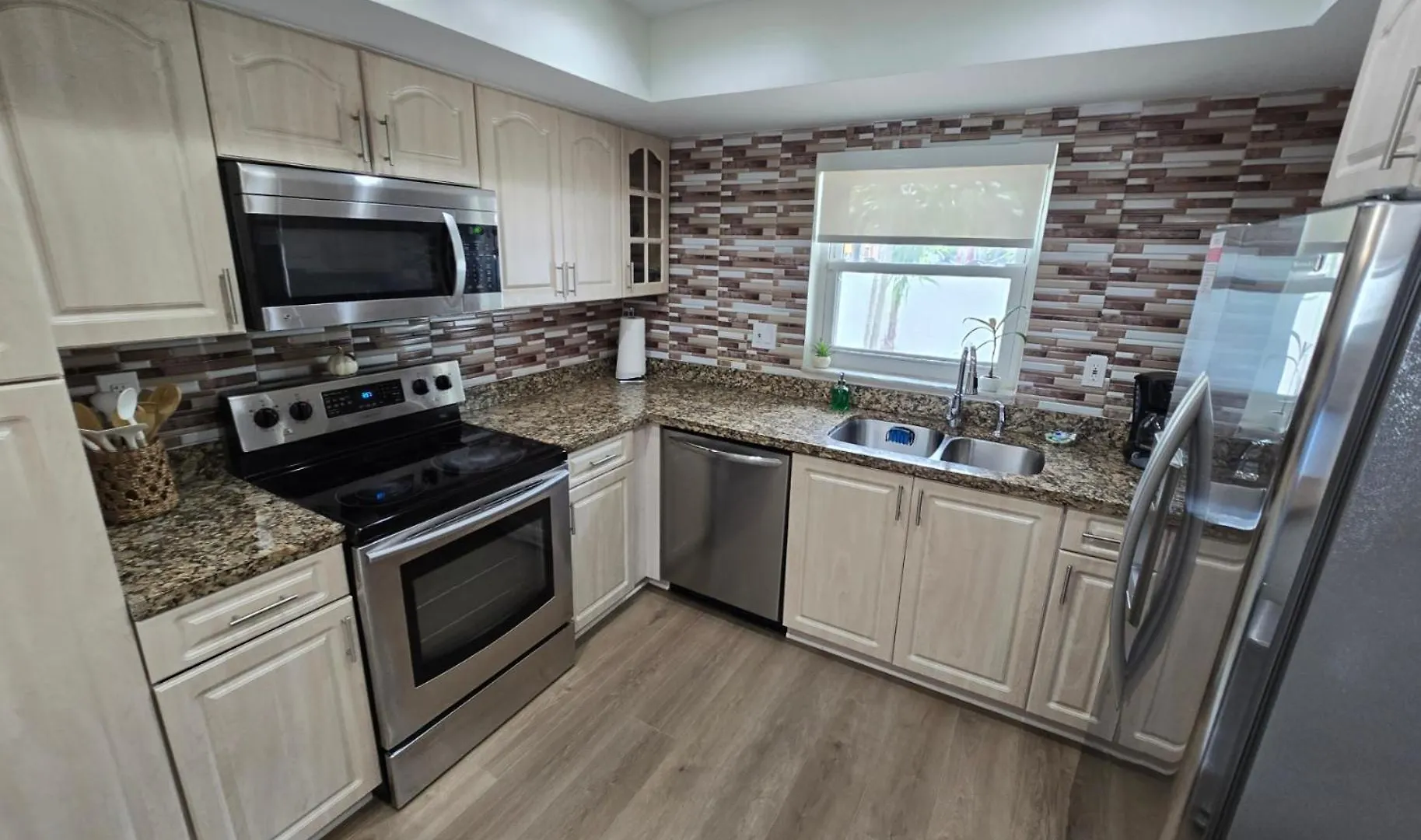 Apartment Luxurious & Spacious Townhouse In Prime Location