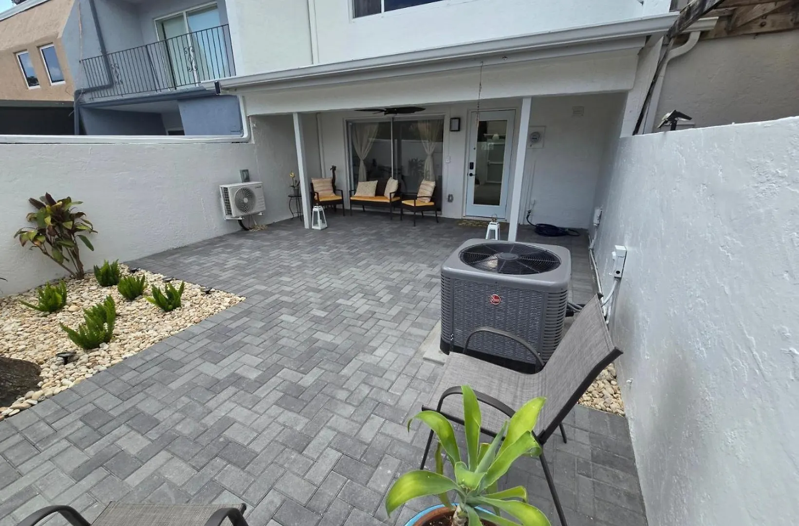 Apartment Luxurious & Spacious Townhouse In Prime Location *