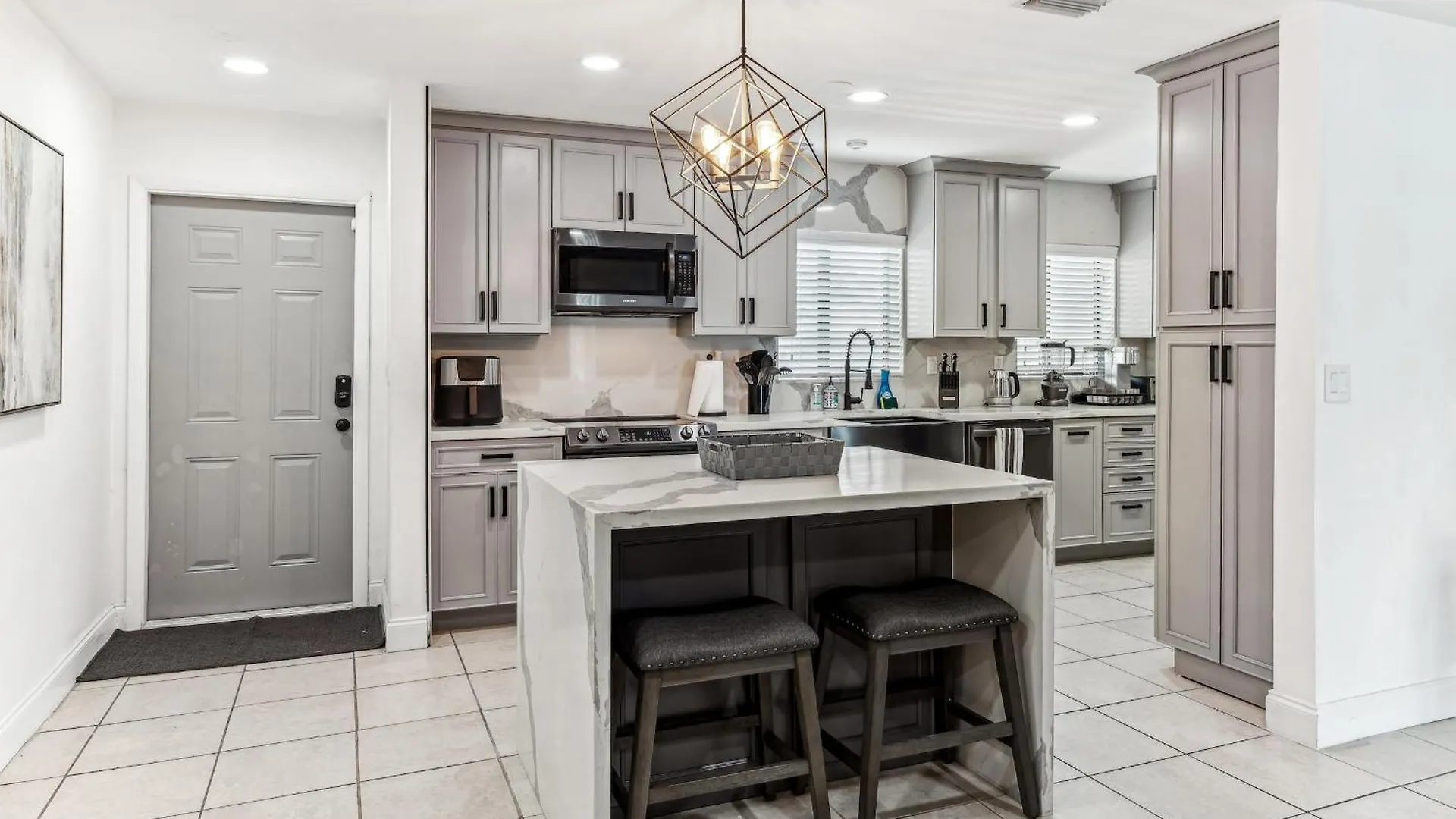 Oasis, Spacious 4-bedroom With Pool