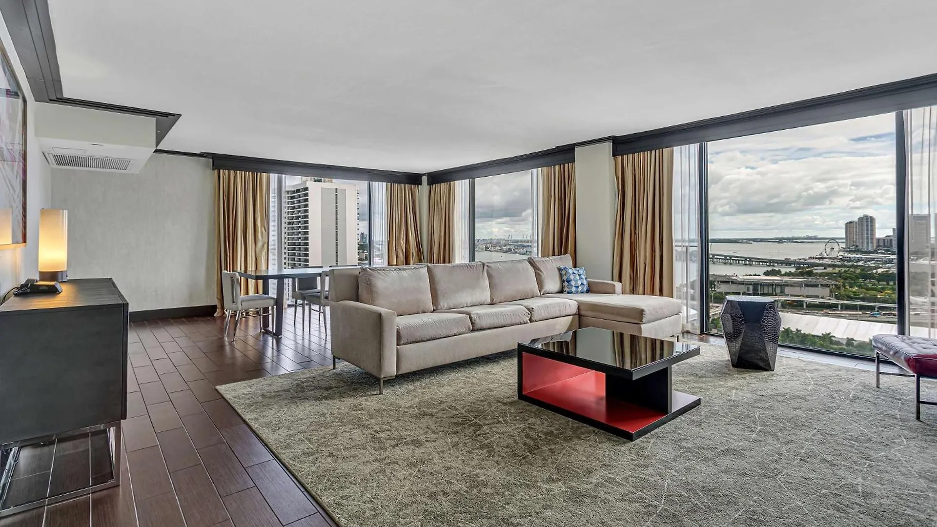 Hotel Hilton Downtown 4*