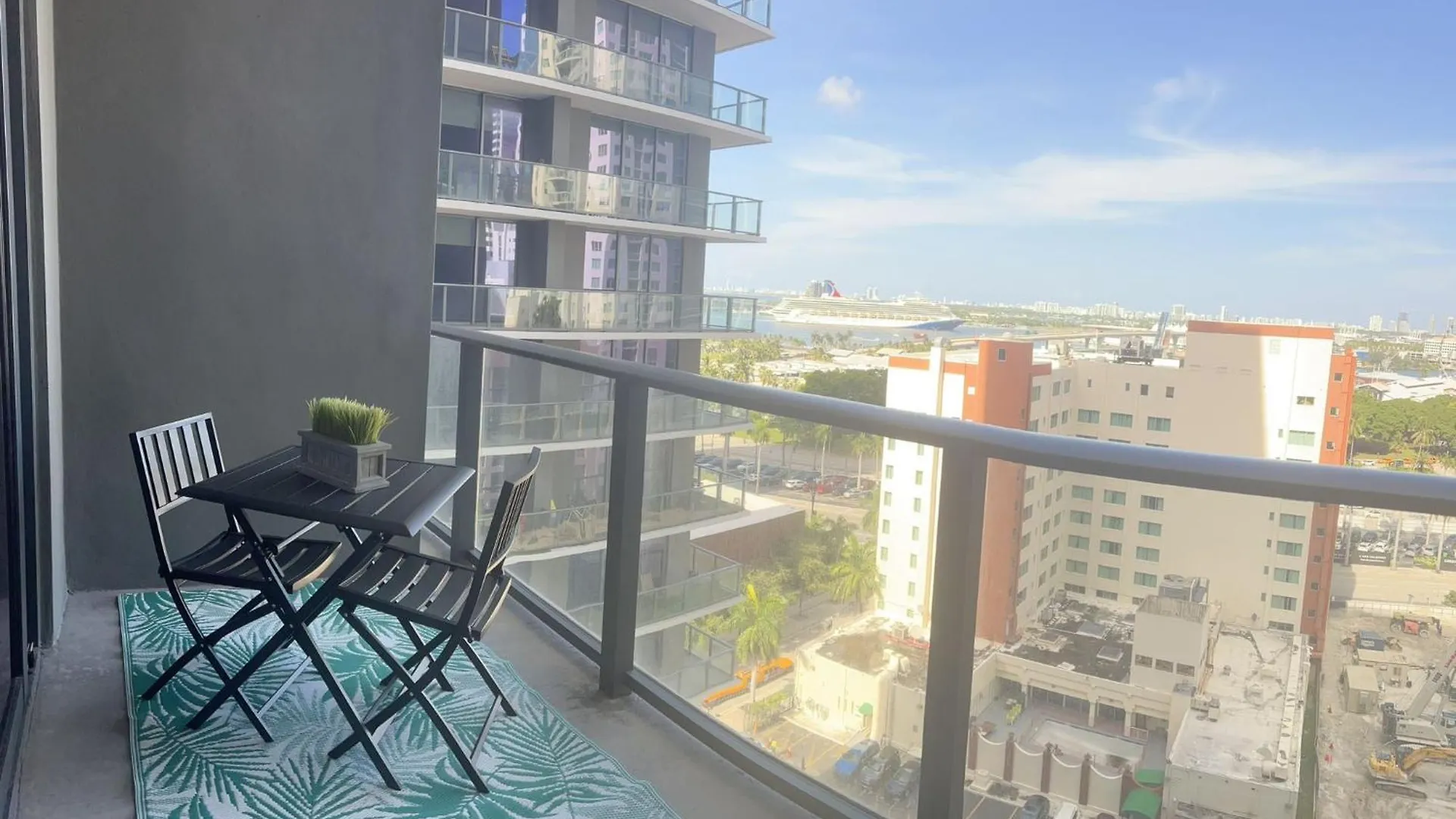 Luxury 2'2 Brickell Downtown Apartment