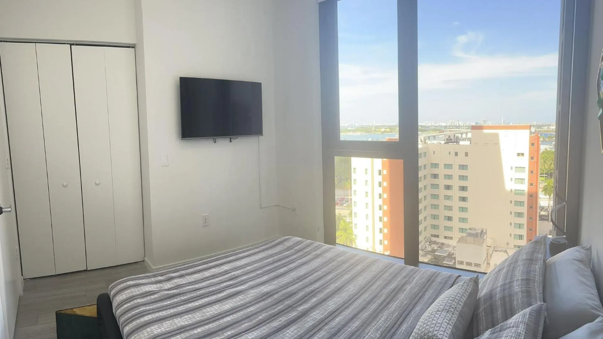 Luxury 2'2 Brickell Downtown Apartment *