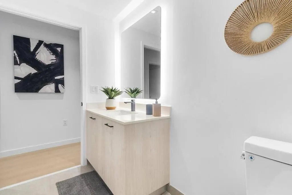 Wynwood Luxury 2 Bedroom Oasis! Apartment *