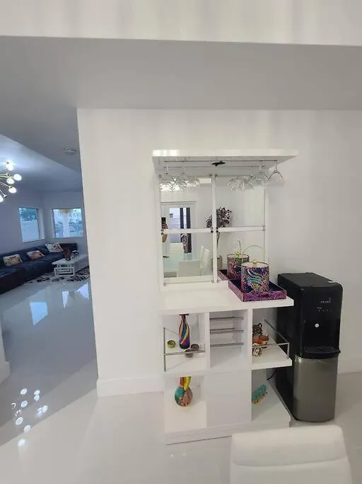 Boutique Style House, Mini Golf Bbq Hot-tub Ev-charger Foosball Holiday home Miami