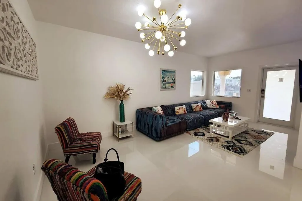 Boutique Style House, Mini Golf Bbq Hot-tub Ev-charger Foosball Miami
