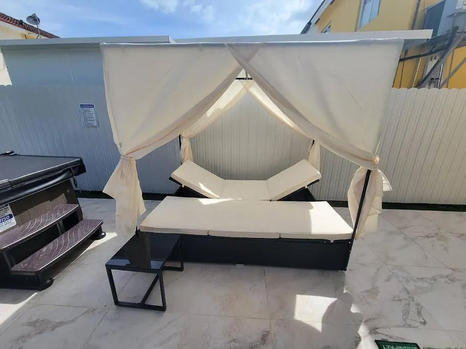 Boutique Style House, Mini Golf Bbq Hot-tub Ev-charger Foosball Miami