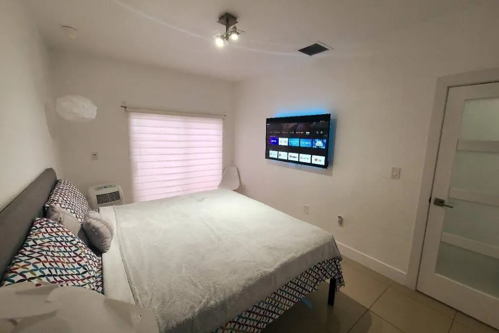 Boutique Style House, Mini Golf Bbq Hot-tub Ev-charger Foosball