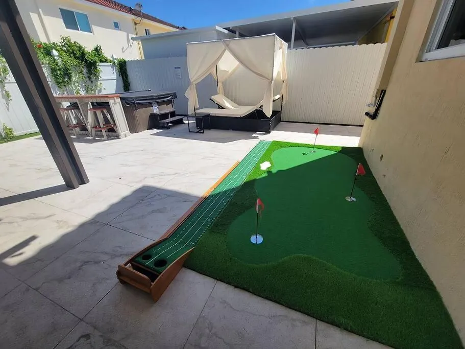 Boutique Style House, Mini Golf Bbq Hot-tub Ev-charger Foosball Holiday home Miami