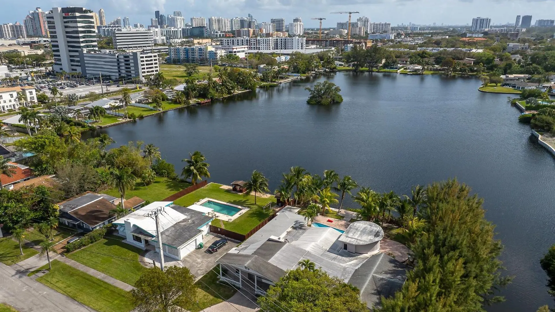 Tropical Waterfront Family Oasis - Amazing Location Miami