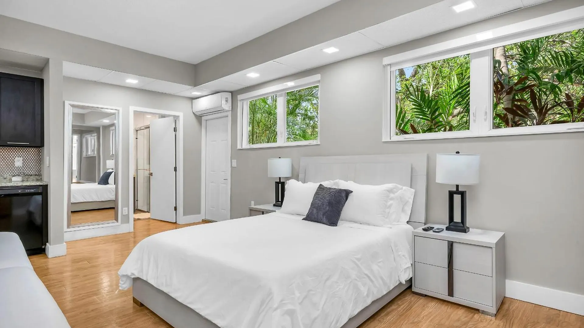 Tropical Waterfront Family Oasis - Amazing Location * Miami