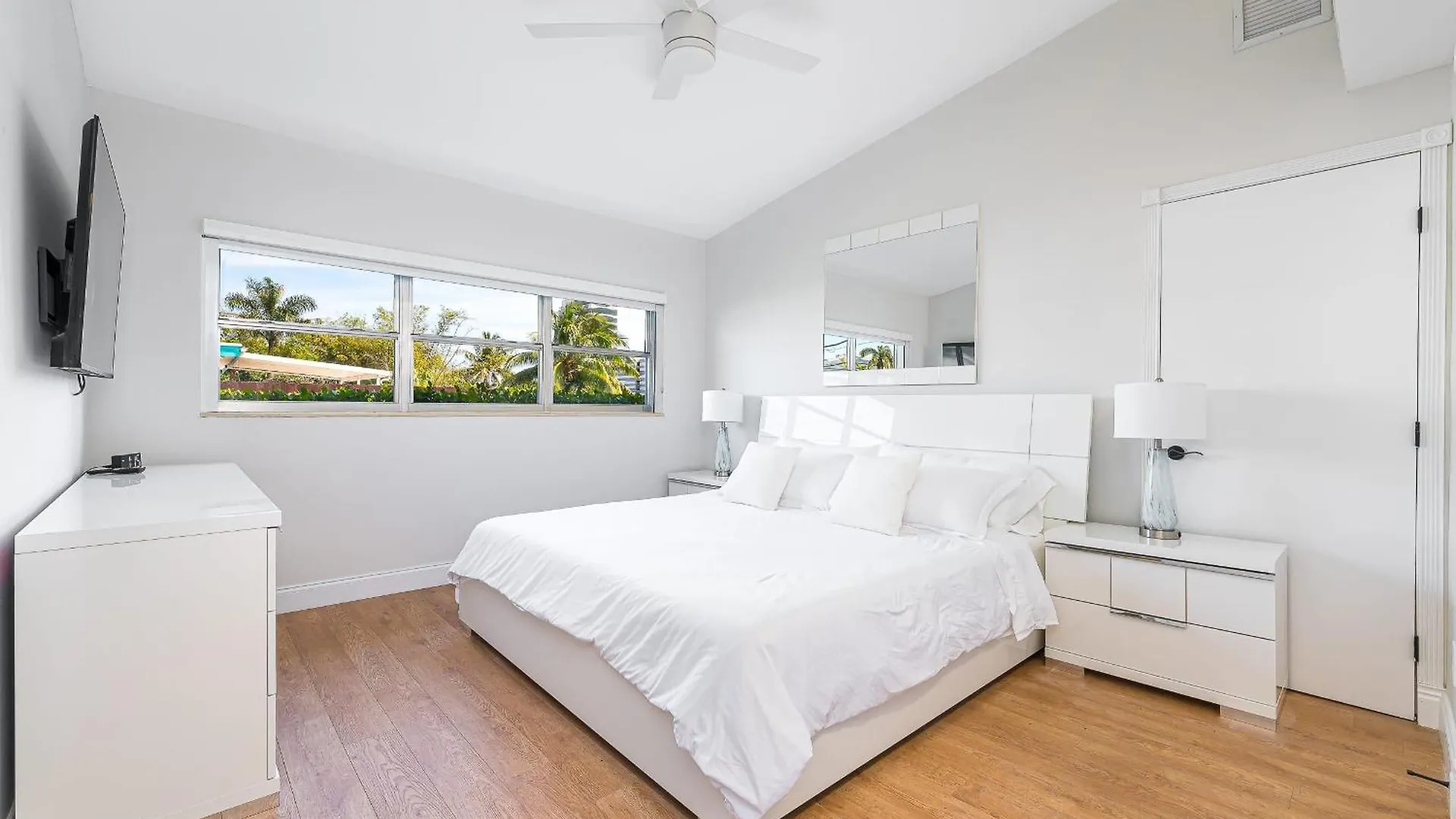 Tropical Waterfront Family Oasis - Amazing Location Holiday home Miami
