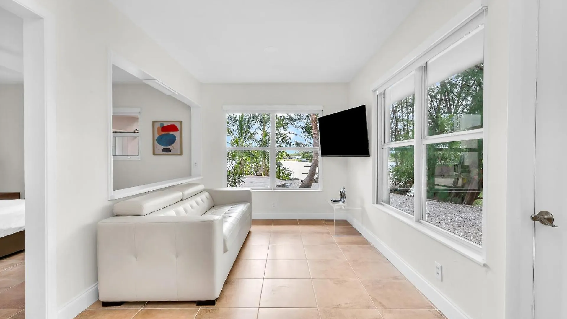 Tropical Waterfront Family Oasis - Amazing Location