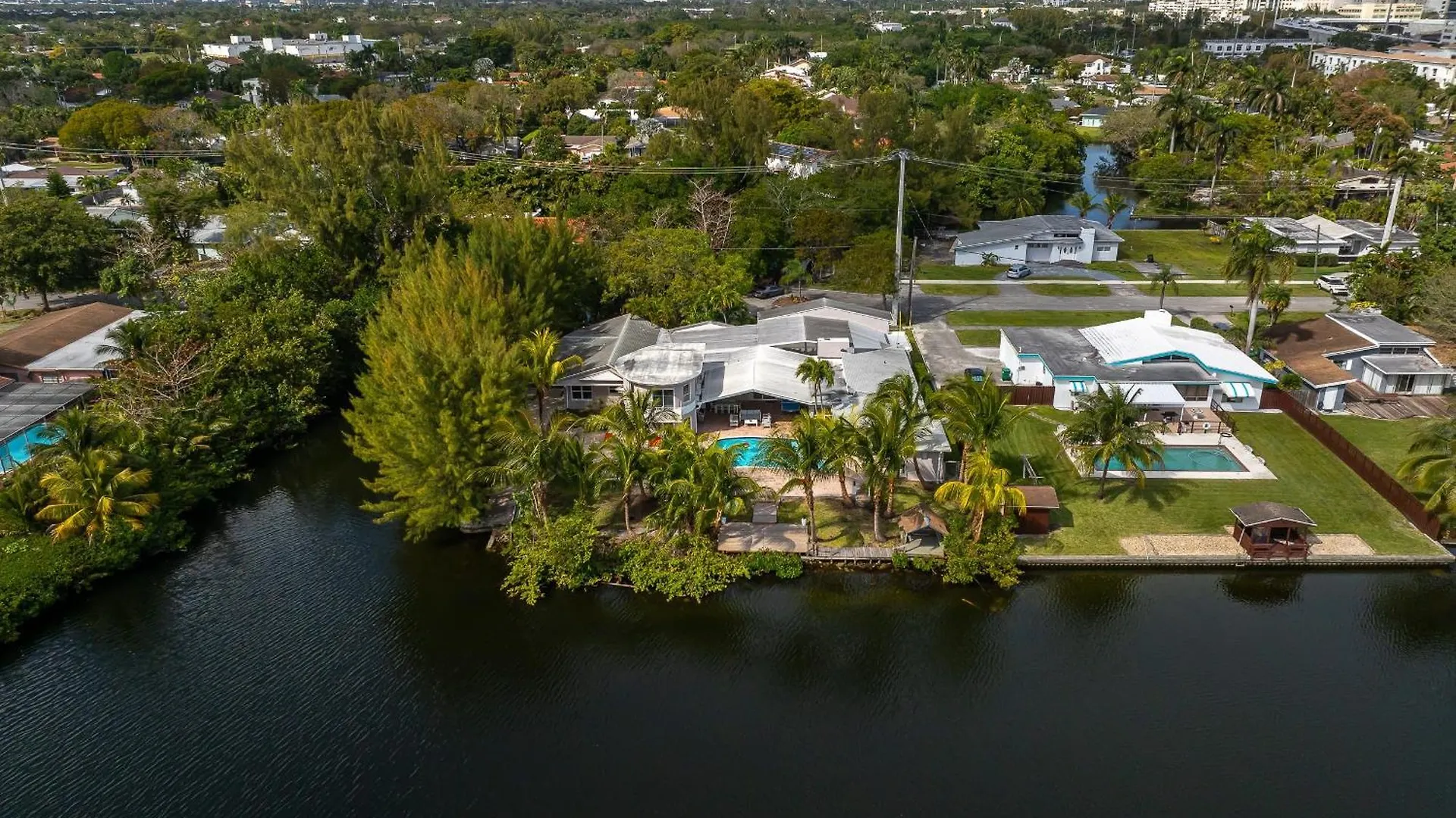 Holiday home Tropical Waterfront Family Oasis - Amazing Location