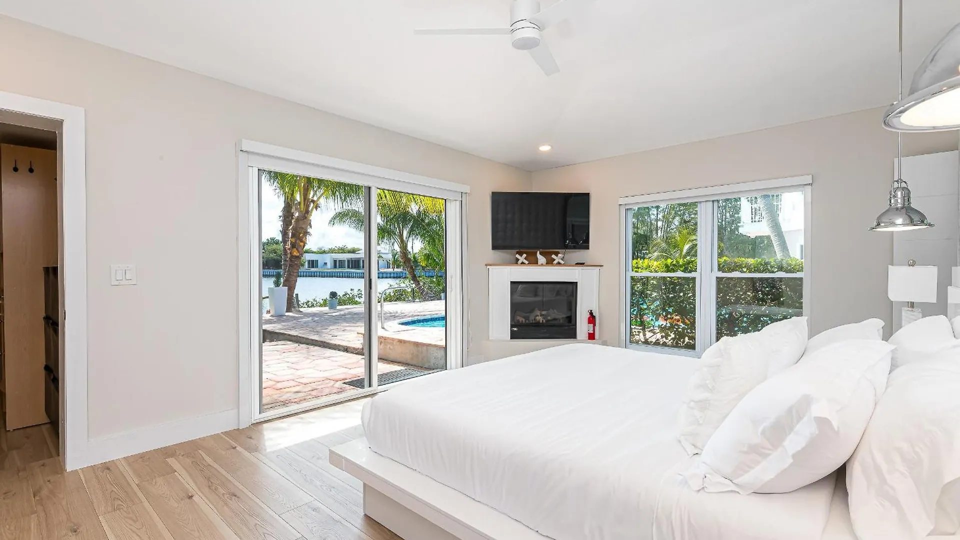 Tropical Waterfront Family Oasis - Amazing Location Holiday home Miami