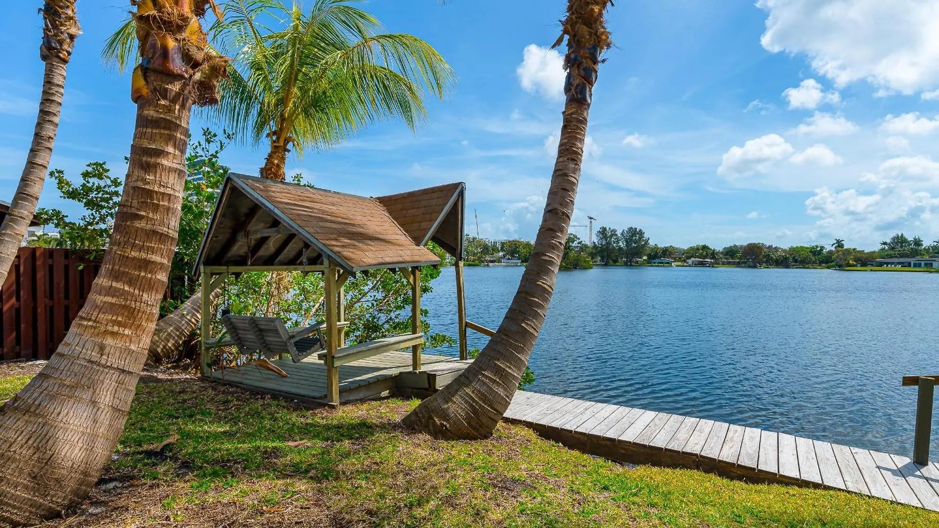 Holiday home Tropical Waterfront Family Oasis - Amazing Location
