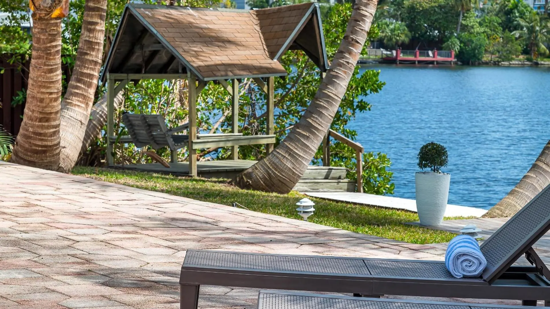 Holiday home Tropical Waterfront Family Oasis - Amazing Location *