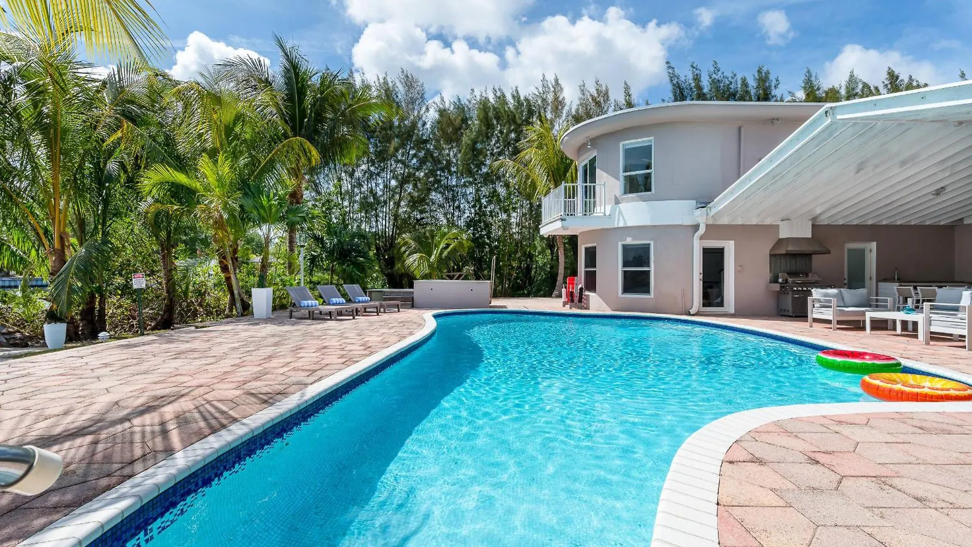 Tropical Waterfront Family Oasis - Amazing Location Miami