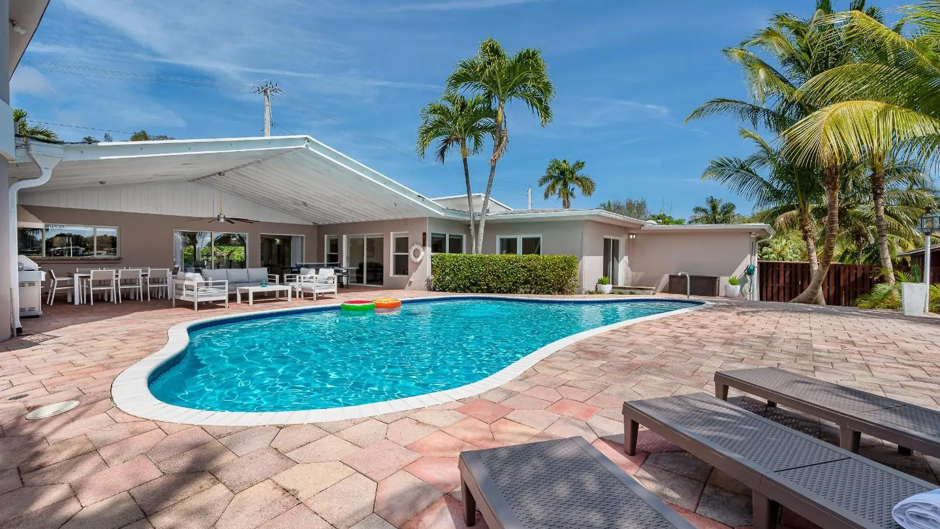 Holiday home Tropical Waterfront Family Oasis - Amazing Location