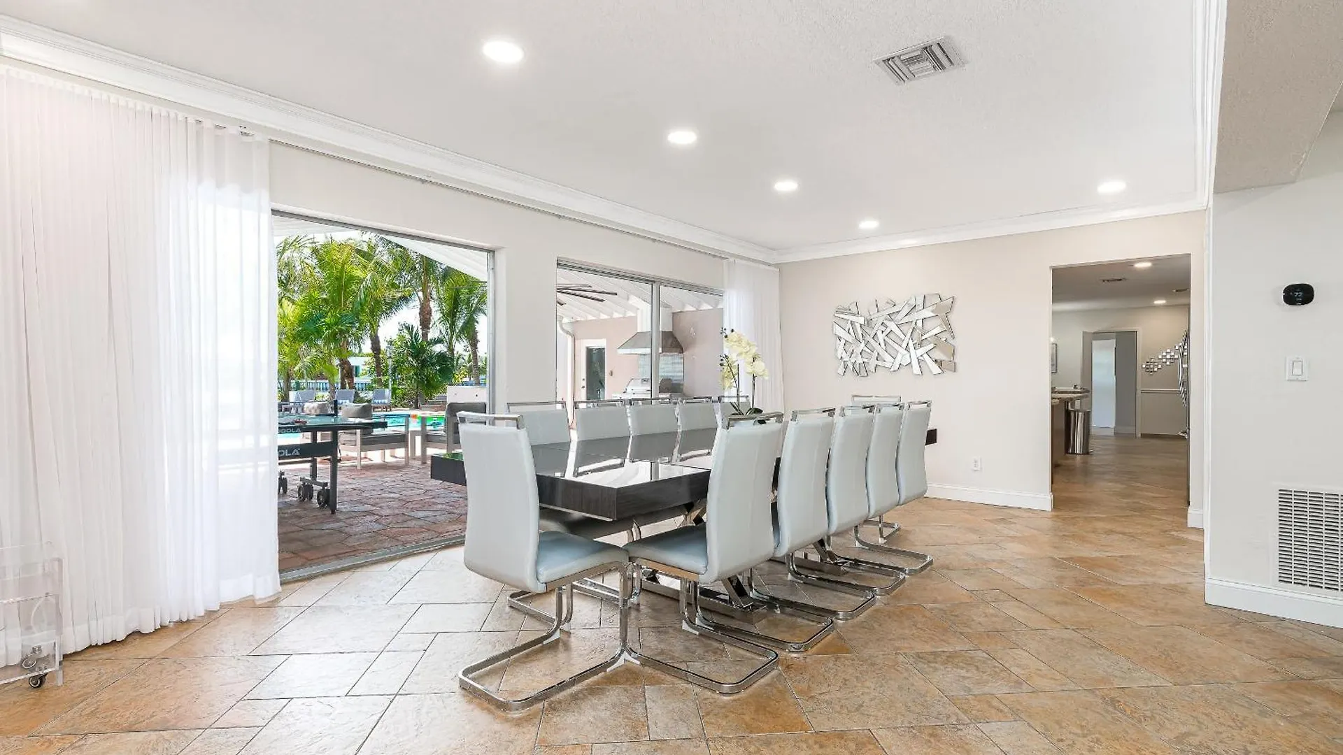 Tropical Waterfront Family Oasis - Amazing Location *