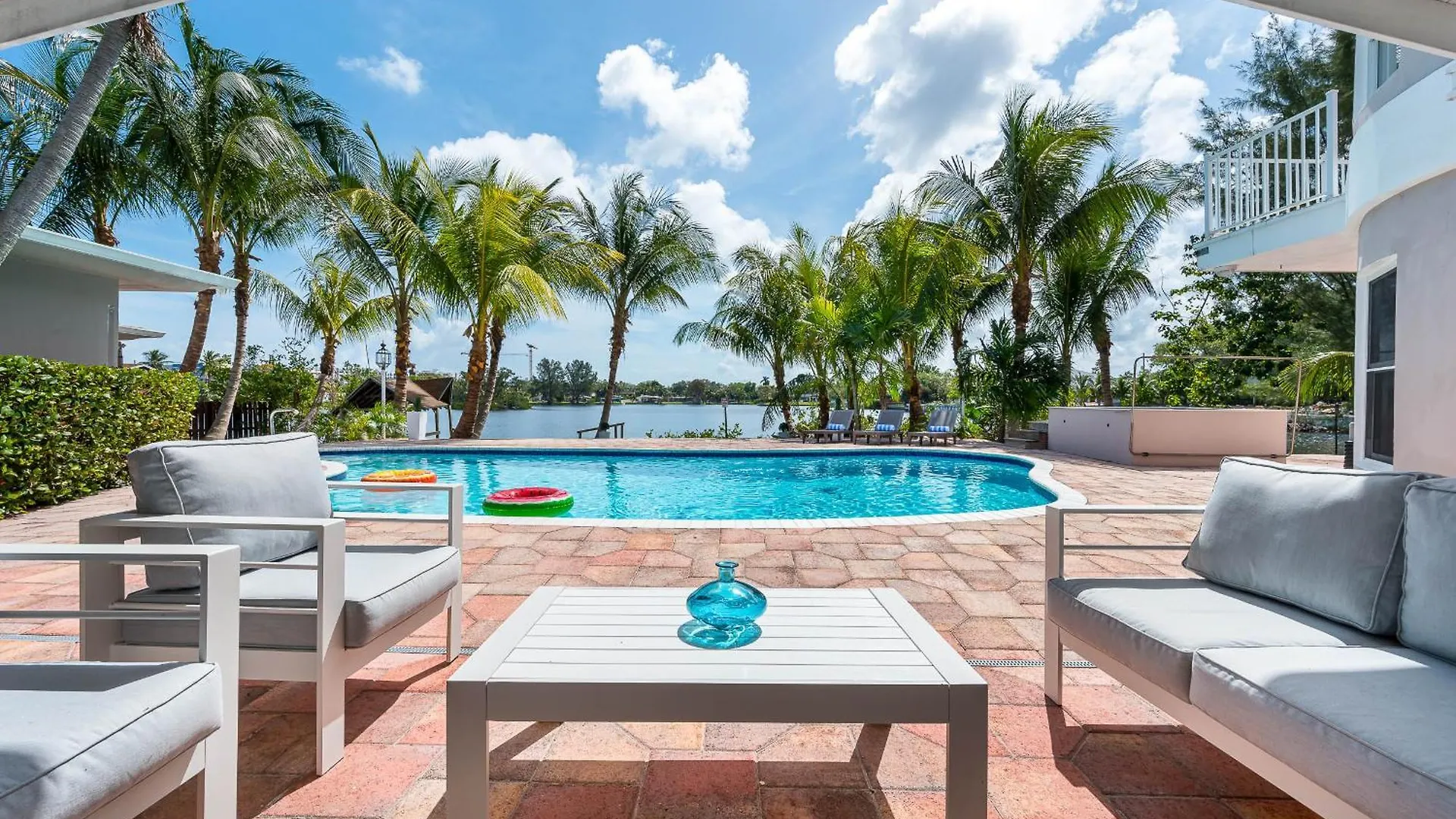 Tropical Waterfront Family Oasis - Amazing Location Miami