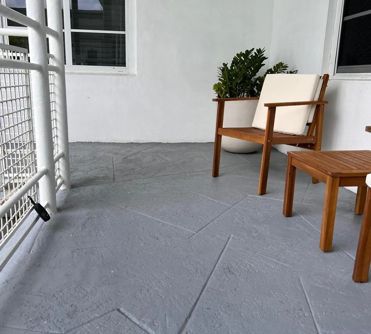 Pool And Great View And 1 Bedroorm With Pool In North Miami