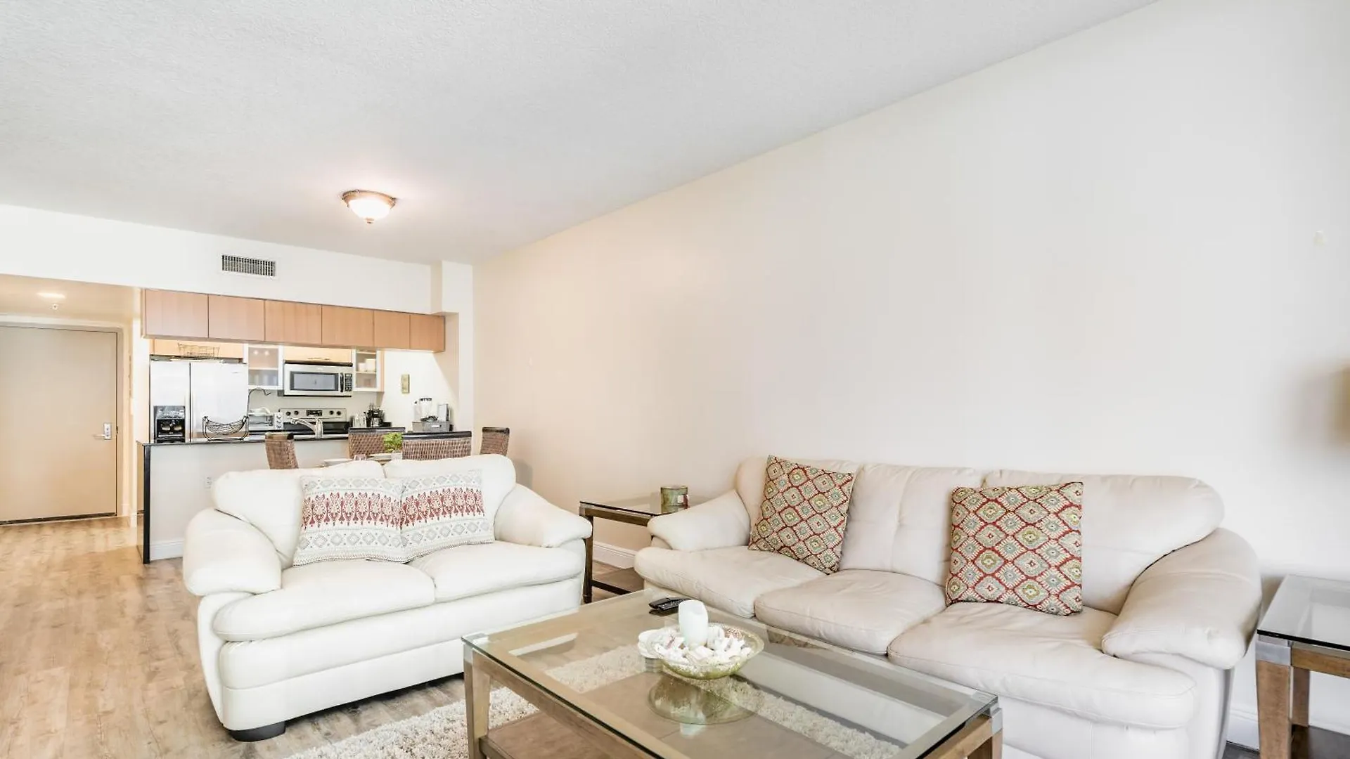 Apartment 1 Bedroom Opera Tower - Edgewater *
