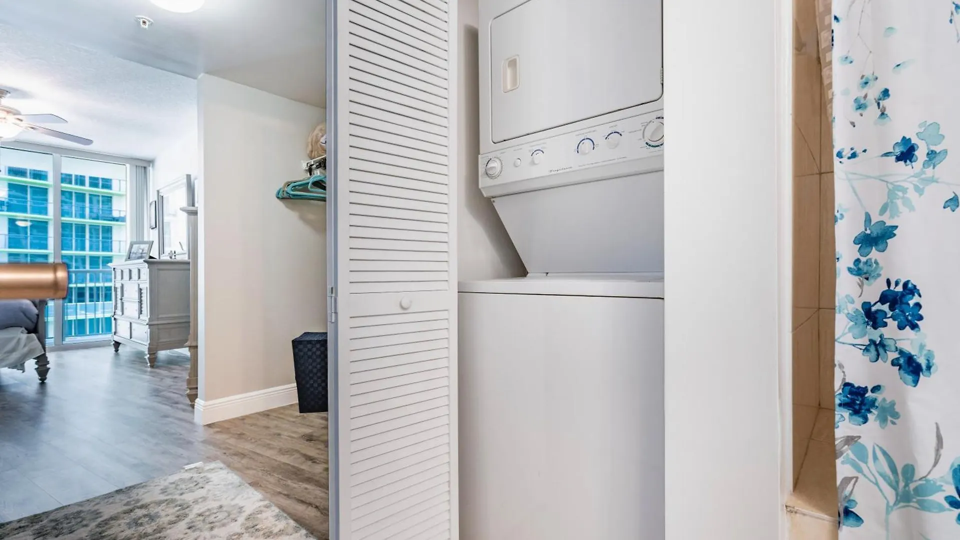 Apartment 1 Bedroom Opera Tower - Edgewater